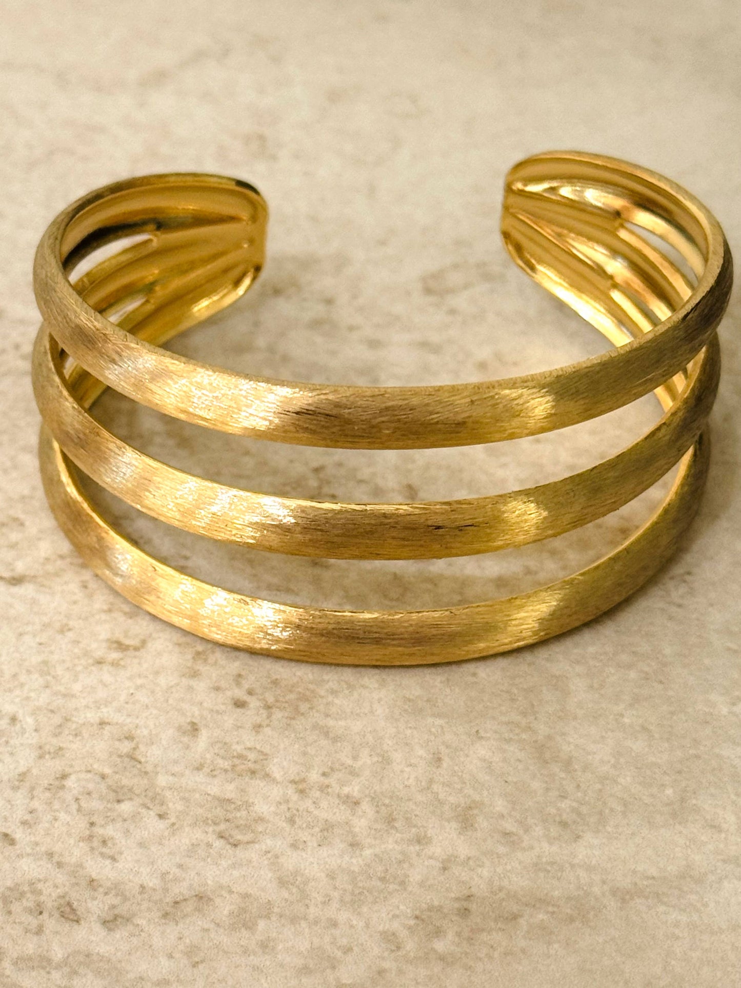 Drievoudige Lijn Geborsteld Gouden Armbandarmband