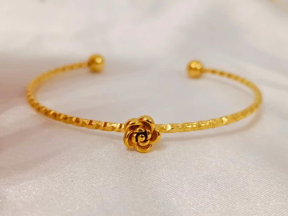 Open armband bloem roestvrij staal goud 18K PVD: Flor de 5 petalos