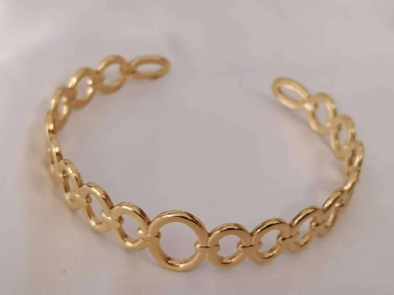 Opengewerkte armband van roestvrij staal, verguld met 18K PVD-goud