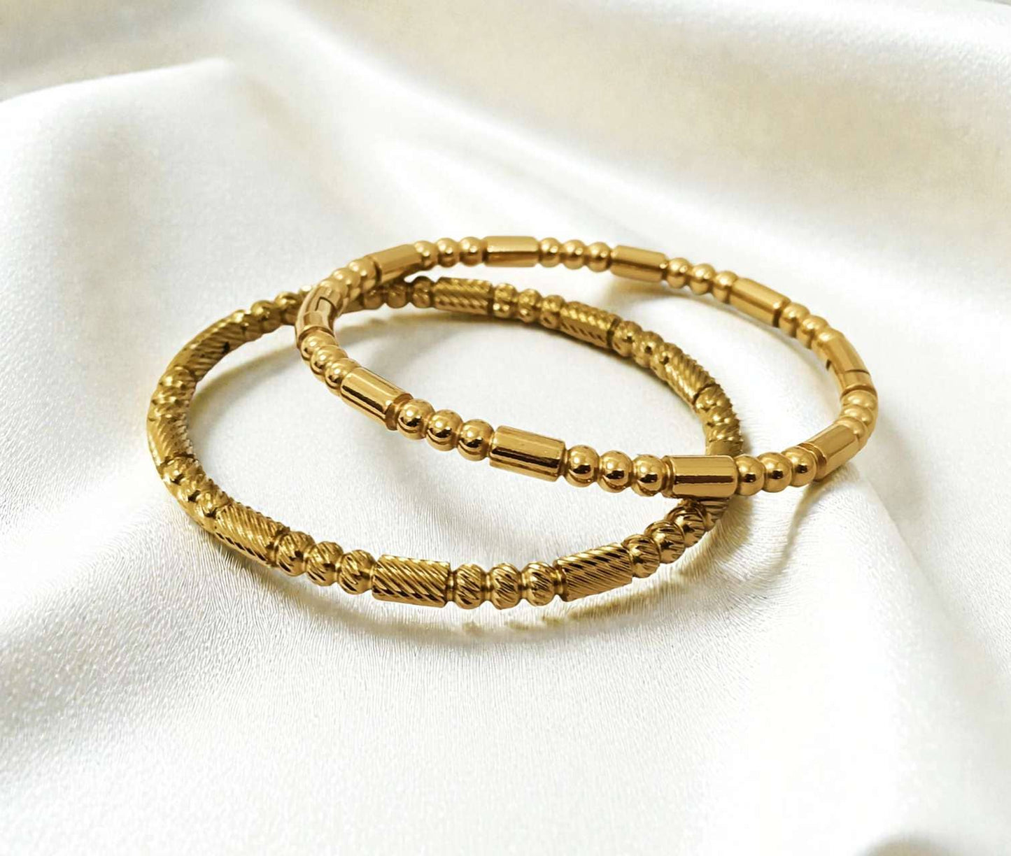 18K verguld roestvrijstalen armband met sluiting: Modelo en relieve