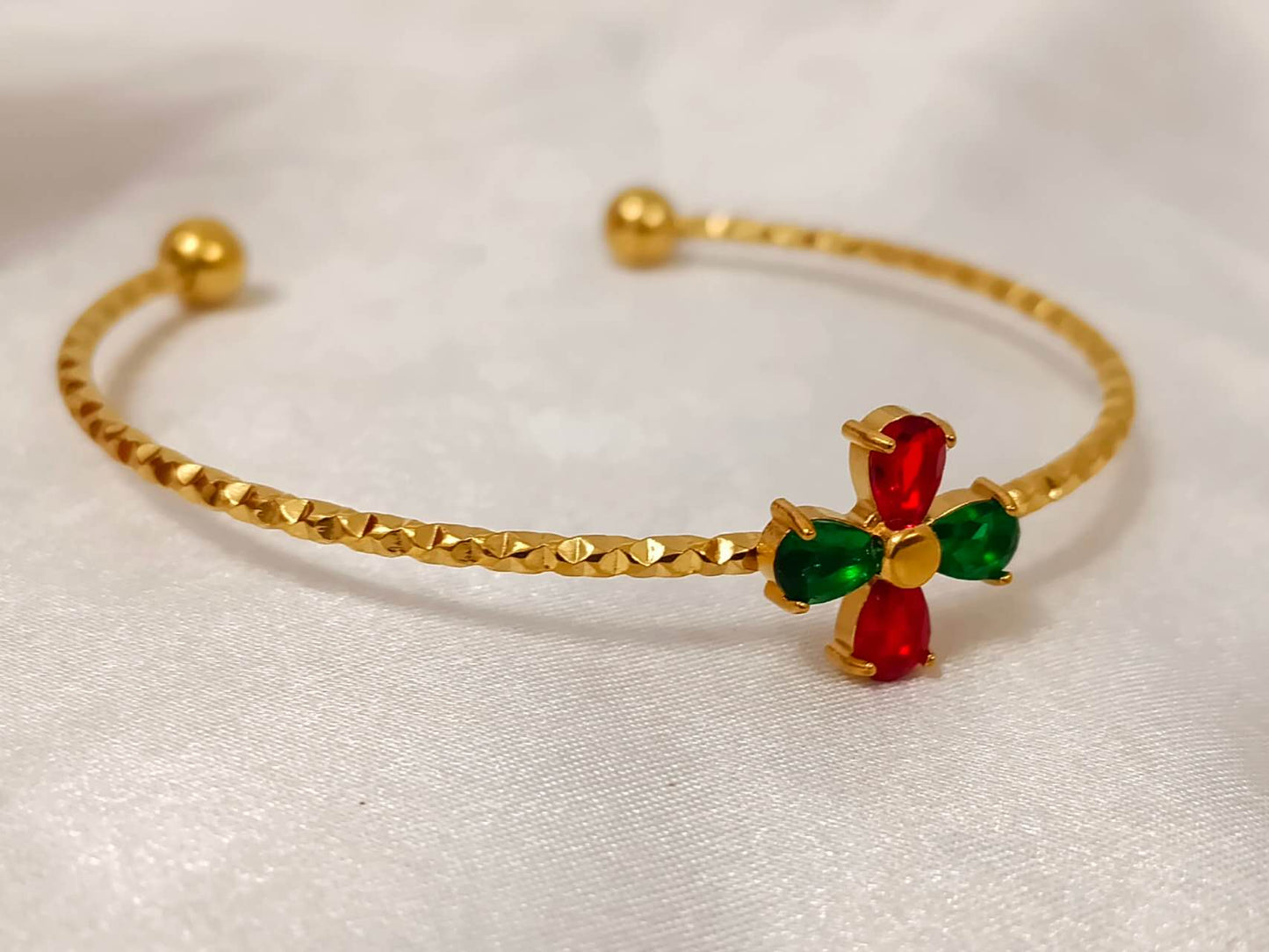 Open armband bloem roestvrij staal goud 18K PVD: Flor de 5 petalos