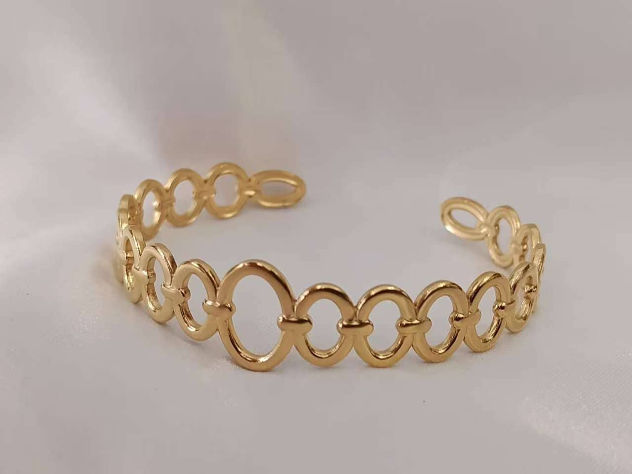 Opengewerkte armband van roestvrij staal, verguld met 18K PVD-goud