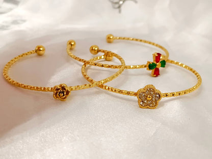 Open armband bloem roestvrij staal goud 18K PVD: Flor de 5 petalos