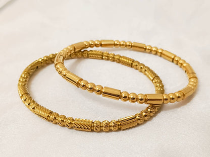 18K verguld roestvrijstalen armband met sluiting: Modelo en relieve