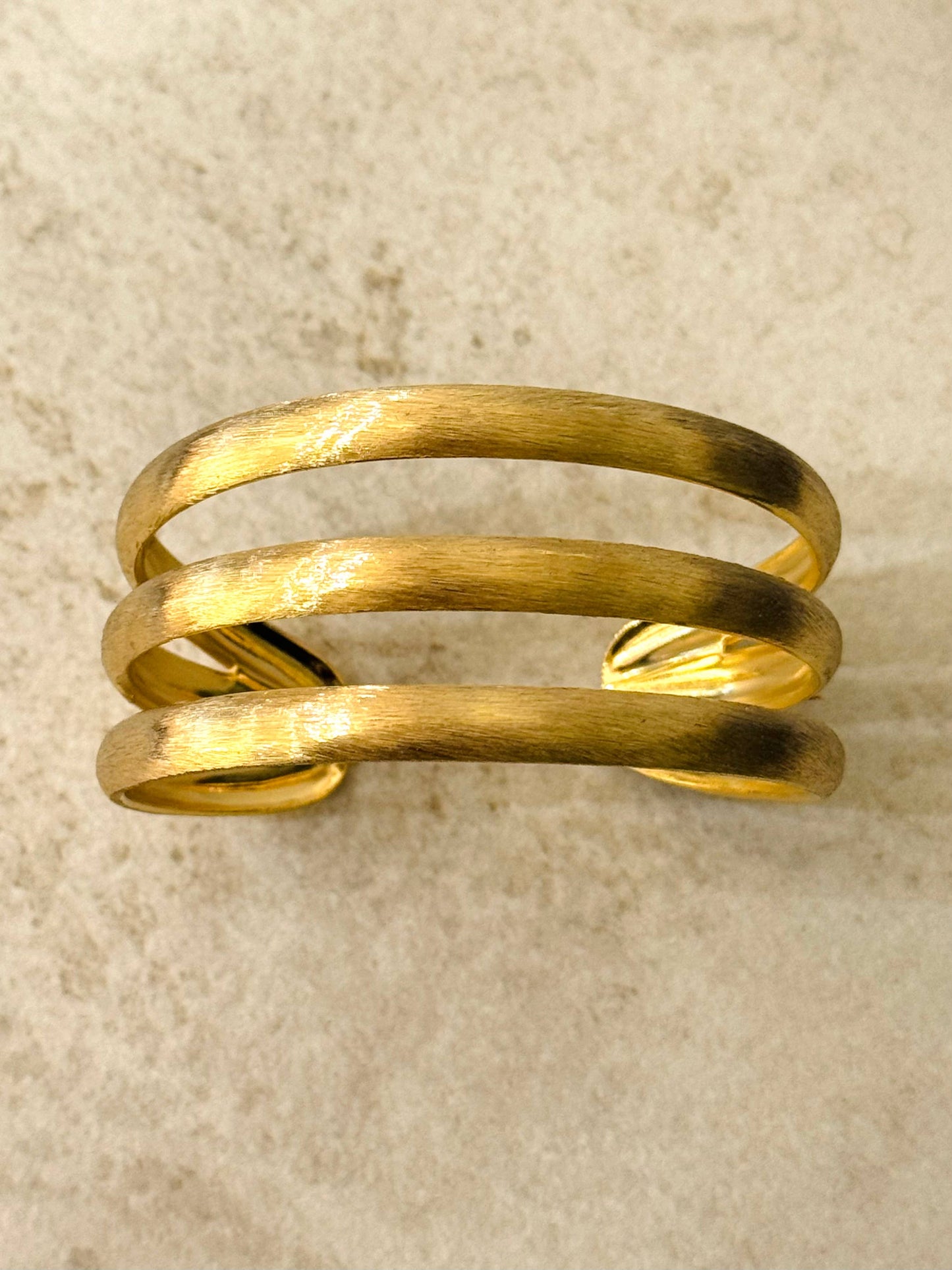 Drievoudige Lijn Geborsteld Gouden Armbandarmband